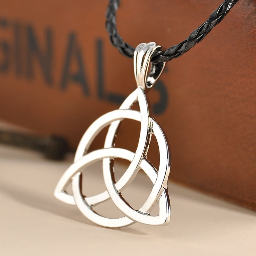 New Pewter Celtic Knot Triquetra Trinity Necklace